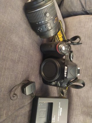 Cámara Nikon D5200 accesorios y adaptador Wu-1