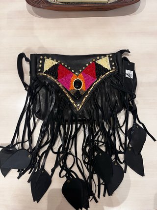 Bolso Boho de Piel con Flecos con etiqueta