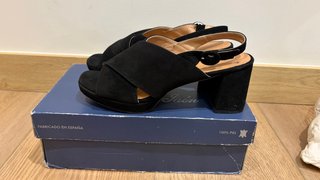 Sandalias Negras de Tacón