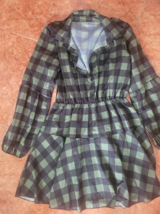 Vestido de cuadros verde y negro