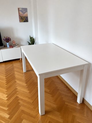 Mesa de comedor blanca