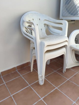 Set de 3 Sillas de Plástico Blancas