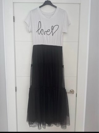 Vestido con camiseta y falda de tul