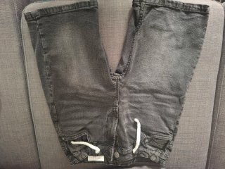 Pantalón vaquero corto gris niño talla 11-12 años.
