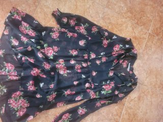 Vestido Negro con Estampado Floral