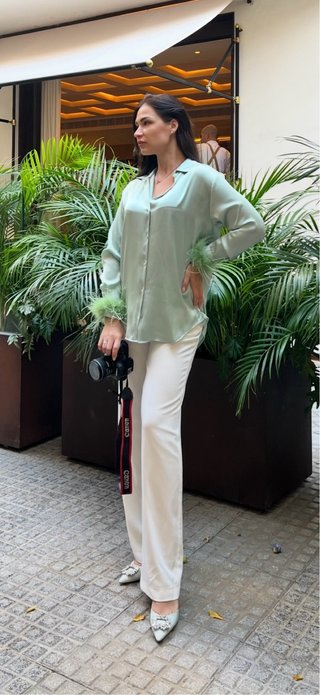 Blusa de satén color Tiffany de Zara