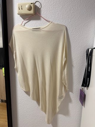 Camiseta asimétrica beige