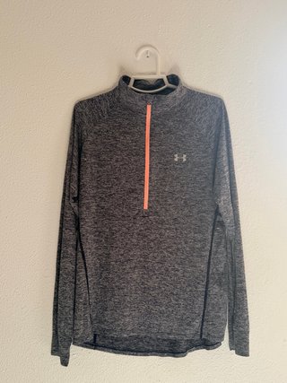 Camiseta deportiva Under Armour gris