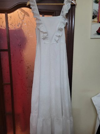 Vestido largo blanco con volantes
