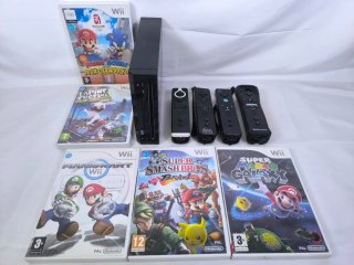 Consola Nintendo Wii Negra con 5 Juegos + 4 mandos