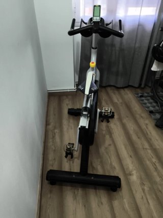 Bicicleta Estática Profesional Technogym