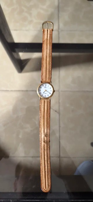 Reloj Lotus con correa beige