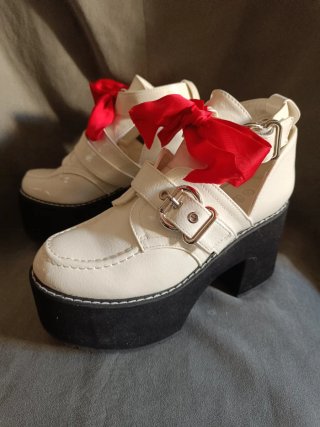 Zapatos de vinilo dePlataforma Blancos