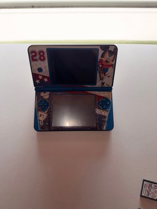 Nintendo DSi XL Edición Mickey Mouse