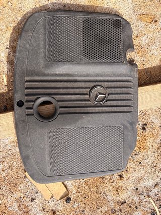 Tapa Motor Mercedes 220 (2013)