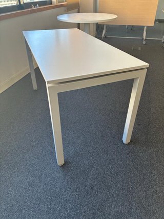 Mesa de oficina blanca