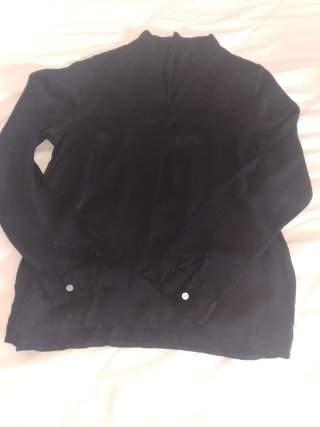 Blusa negra de manga larga