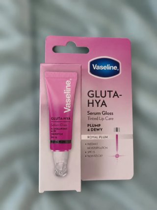 Vaseline Gluta-Hya Serum Gloss Royal Plum