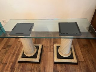 Mesa de Cristal con Bases de Ratán