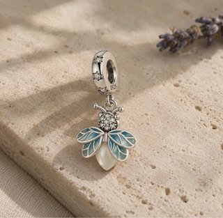 Charm de Plata de Ley con Diseño de Luciérnaga