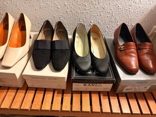 Zapatos de mujer nuevos y seminuevos.