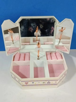 Joyero musical con bailarina. Vintage.