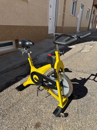 Bicicleta Estática Amarilla