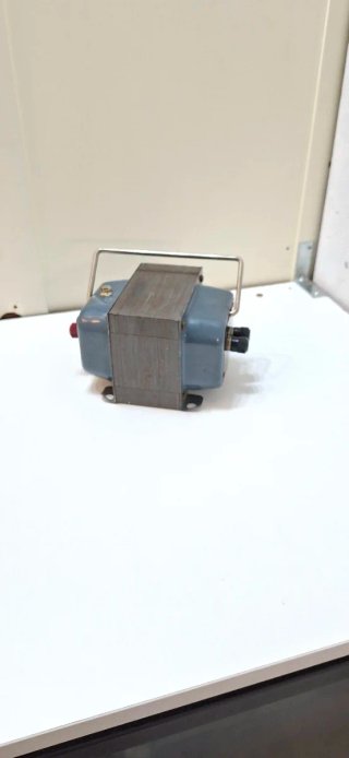 Transformador eléctrico compacto