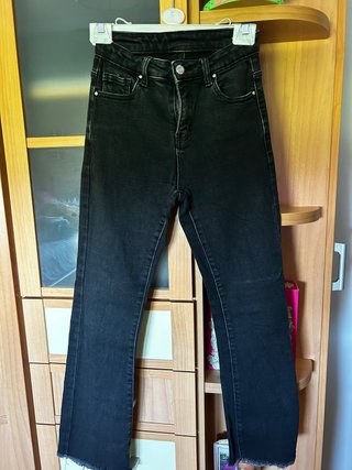 Pantalón acampanado negro