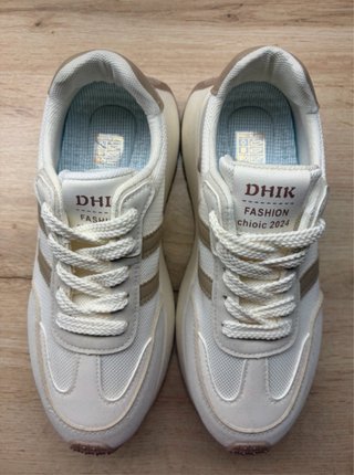 Zapatillas Deportivas DHIK Blancas y Beige