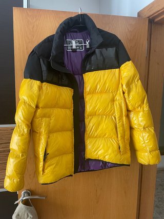 Chaqueta de plumas Replay amarilla y negra