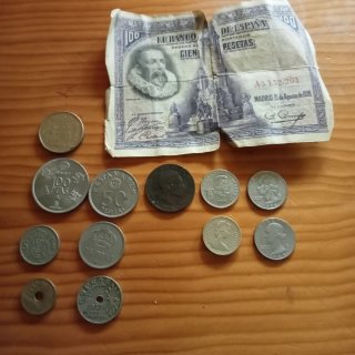 Billete de 100 Pesetas de 1928 Y monedas Españolas