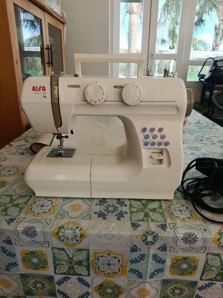 Máquina de coser Alfa