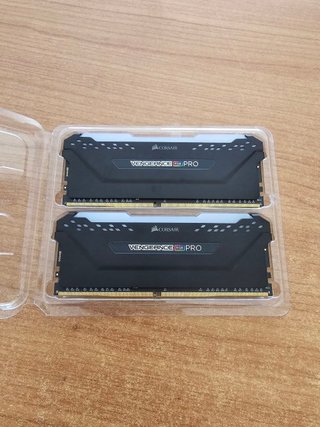 Kit RAM Corsair Vengeance RGB Pro DDR4 da 32 GB