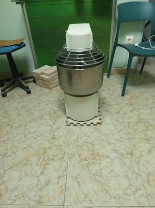 Frigorifico bajo y de bebidas, amasadora y horno