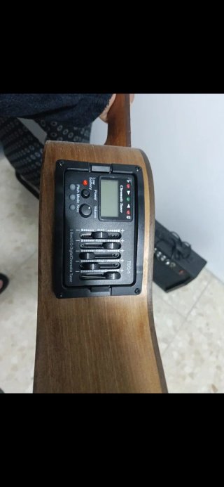 Requinto Amplificado con Amplificador