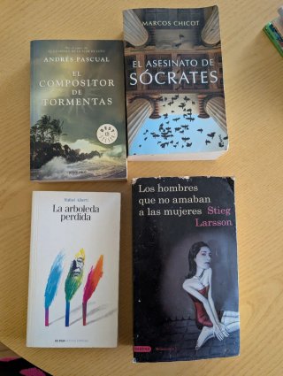 Pack de 4 libros: Novela negra, histórica y poesía