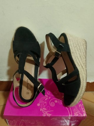 Sandalias de cuña negras Woyda Talla 39