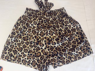 Pantalón corto estampado leopardo