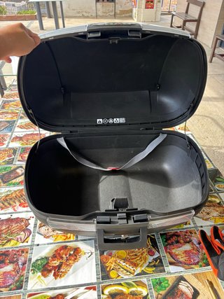 Baúl para moto SHAD