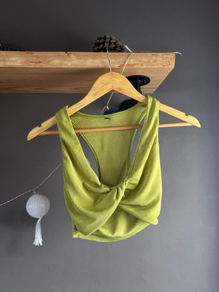 Top Verde con Nudo