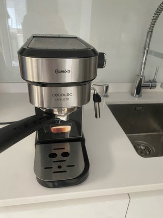 Cafetera Cecotec Cafelizzia