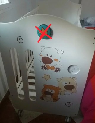 Cuna de madera con colchón