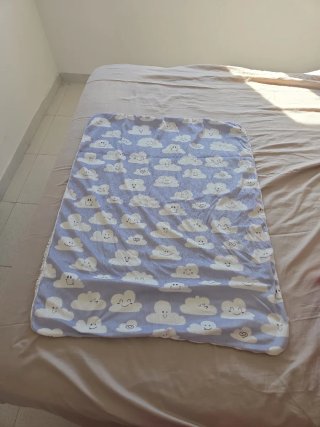 Manta bebé, niño, mascotas dibujos nubes