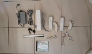 Consola Nintendo Wii con accesorios y juego