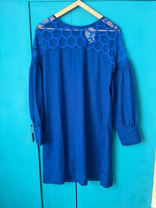 Vestido Azul con Detalle de Rejilla