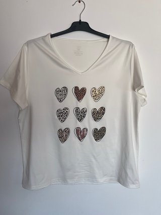 Camiseta corazones leopardo