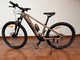 Bicicleta Eléctrica de Montaña Cube con 9 kilometr