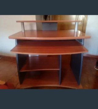 Mesa de escritorio compacta