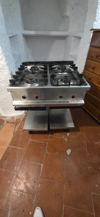 Cocina Industrial de 4 Fuegos